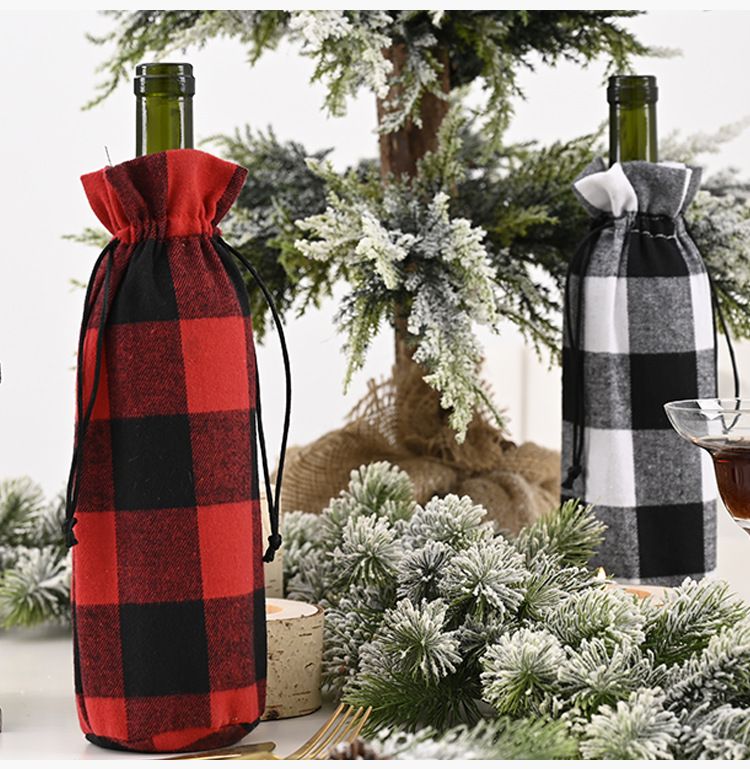 Haube Christmas Decorations Red and Black Large Plaid Wine Bottle Set Black and White Plaid Drawstring Wine Bottle Bag Wine Dress Up_voghion.com