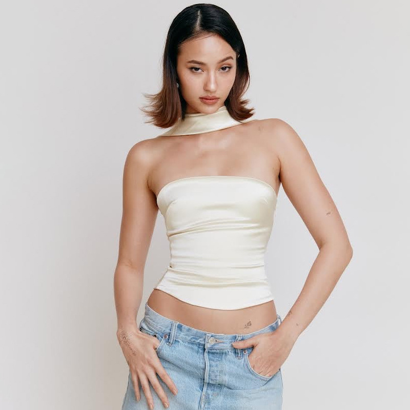 Instagram Efterår Hot Selling Nye Kvinder Sexet Og Moderigtige Alsidige Satin-Bøjletop Med En Line Krave Og Hængende Halsudskæring_voghion.com