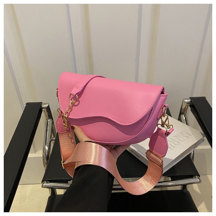 Piccola borsa a mano per donna 2024 nuova borsa a tracolla singola alla moda primavera ed estate, design di nicchia, tracolla larga,_voghion.com