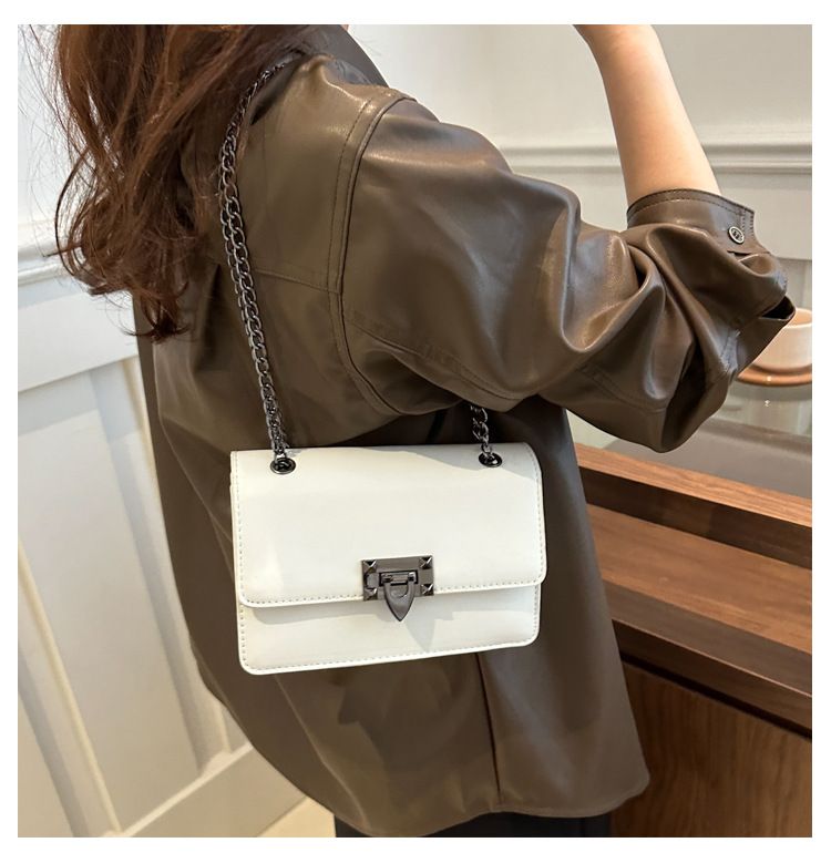 Trendy ketting voor vrouwen 2024 nieuwe mode schouder crossbody trendy persoonlijkheid in kleine vierkante tas_voghion.com