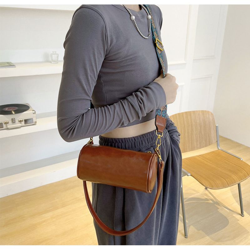 Underarm 2024 new niche women's Japanese and Korean fashion shoulder crossbody Pillow Mini small bag Cylinder_voghion.com