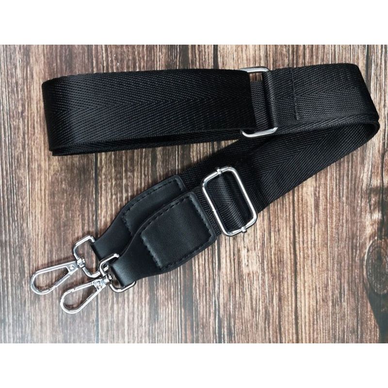 Handheld schouder reliëf kleine vierkante sociale geest jonge man 2024 nieuwe zachte lederen crossbody platte tas, herentas_voghion.com