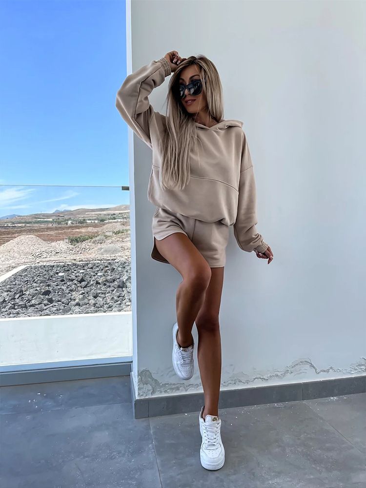 2025 Casual Fashion Set Women's Loose Hooded Sweatshirt Long Sleeved Top Sports Shorts_voghion.com