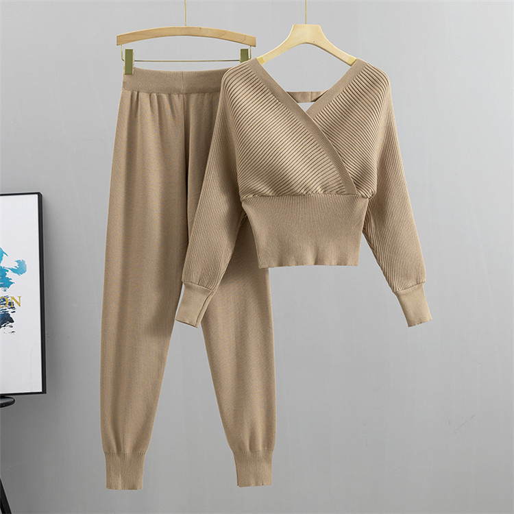 Women's small double V-neck sexy off-the-shoulder short temperament fashion suit knitted two-piece set_voghion.com