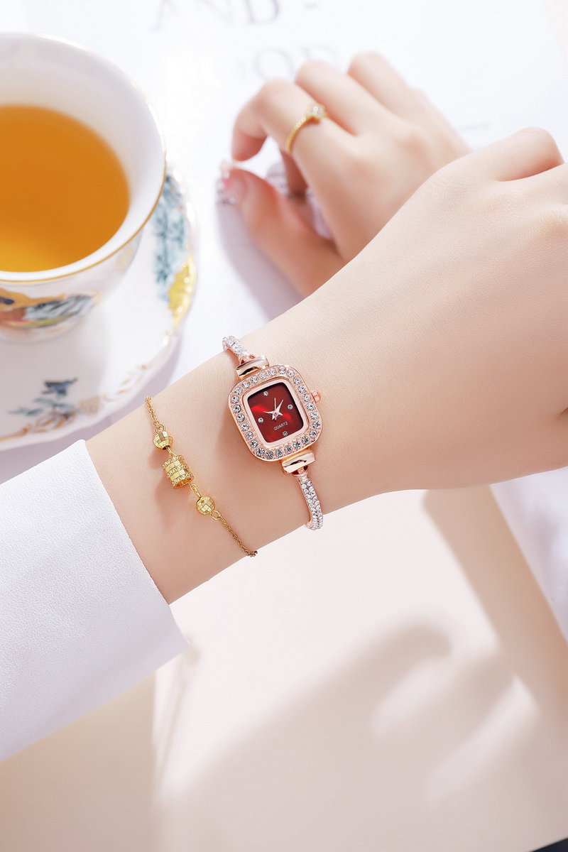 Orologio da polso da donna con quadrante piccolo quadrato di vendita calda, trasmissione in diretta con cinturino sottile, orologio da donna con temperamento, un pezzo di orologio_voghion.com