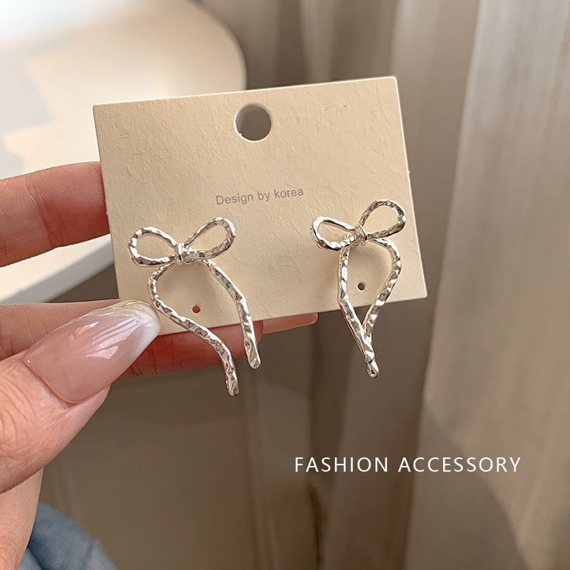 ins Style Simple Silver Needle Versatile Earrings Light Luxury Commuter Metal Circle Earrings Women's High-end Earrings_voghion.com