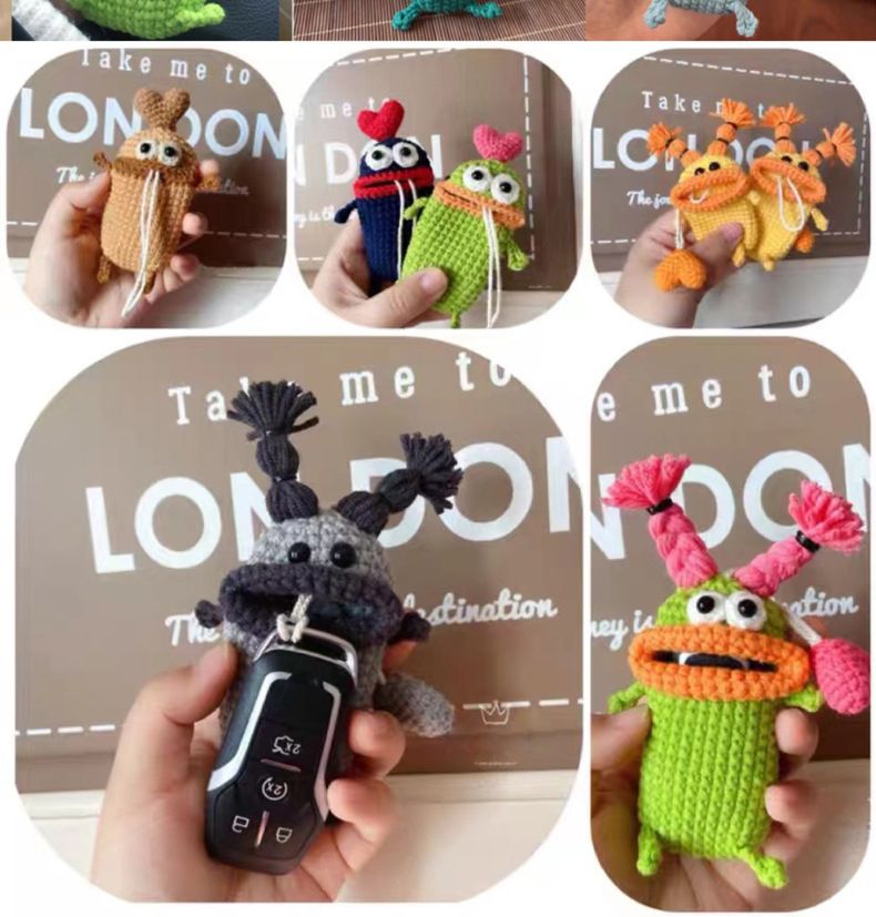 Kleine und kreative süße Cartoon-Pack Wurst Wolle Auto Anhänger Big Mouth Monster Schlüssel Abdeckung Shell Schnalle_voghion.com