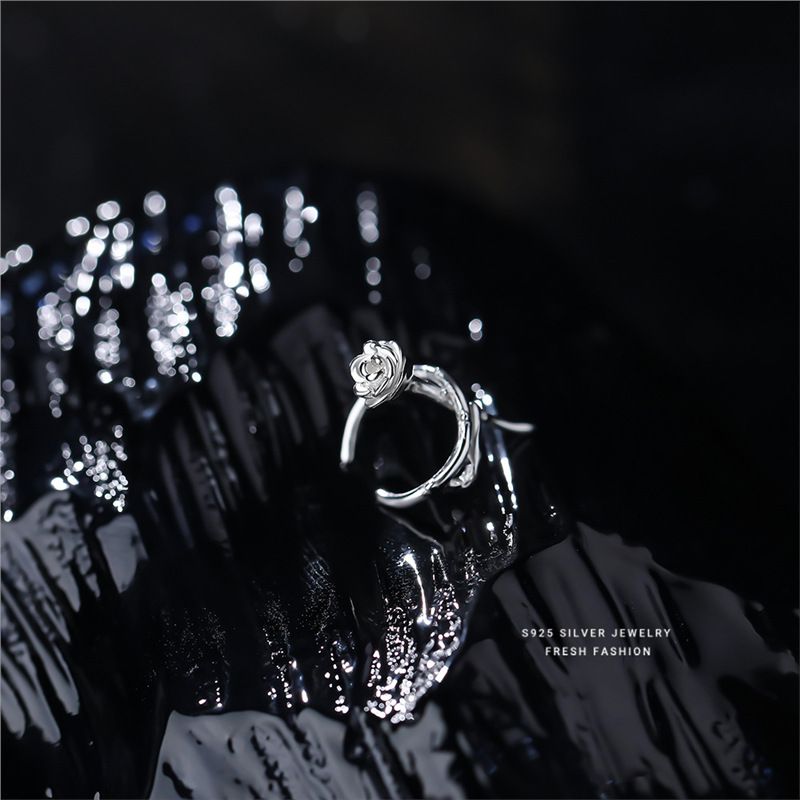 S orecchini a clip in argento puro con rosa per donna, semplici, alla moda, leggeri, di lusso, di nicchia, di alta qualità, piccoli e freschi orecchini_voghion.com