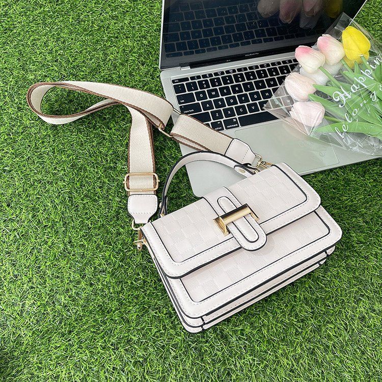 Bolsos de mujer populares 2024 nuevo bolso cuadrado pequeño bolso cruzado de un solo hombro bolso de hombro suave con costuras de coche_voghion.com