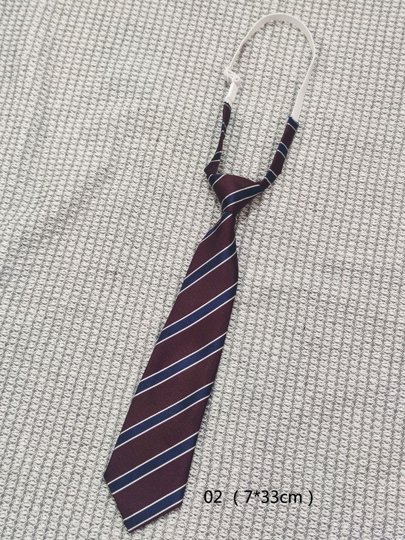 Collezione di cravatte senza nodo rosso vino, camicia a righe stile JK Academy, uniforme studentesca unisex, fotografia_voghion.com