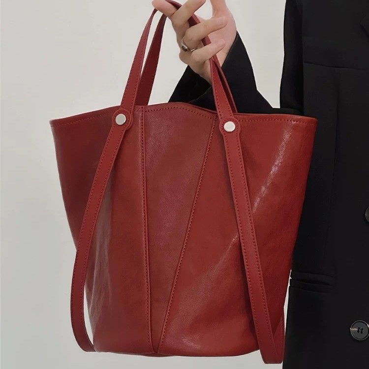 High-End Bucket For Women 2025 Autumn Winter New Large Capacity Underarm Versatile Tote Commuter Bag_voghion.com