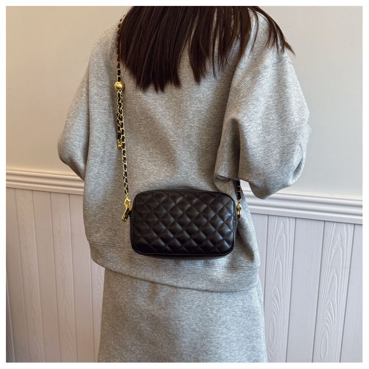 Elegante borsa a tracolla trapuntata con tracolla a catena - Mini borsa a tracolla da donna, borsa alla moda con manico superiore in nero e beige_voghion.com