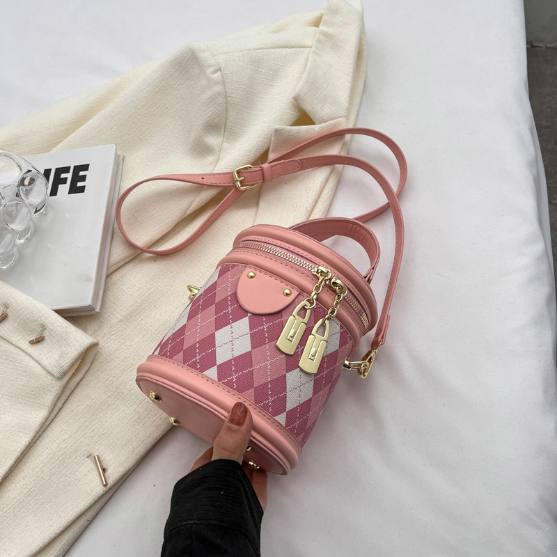 Borsa a secchiello a tracolla casual con tracolla cilindrica trapuntata minimalista, nuova moda estiva 2025 per le donne_voghion.com