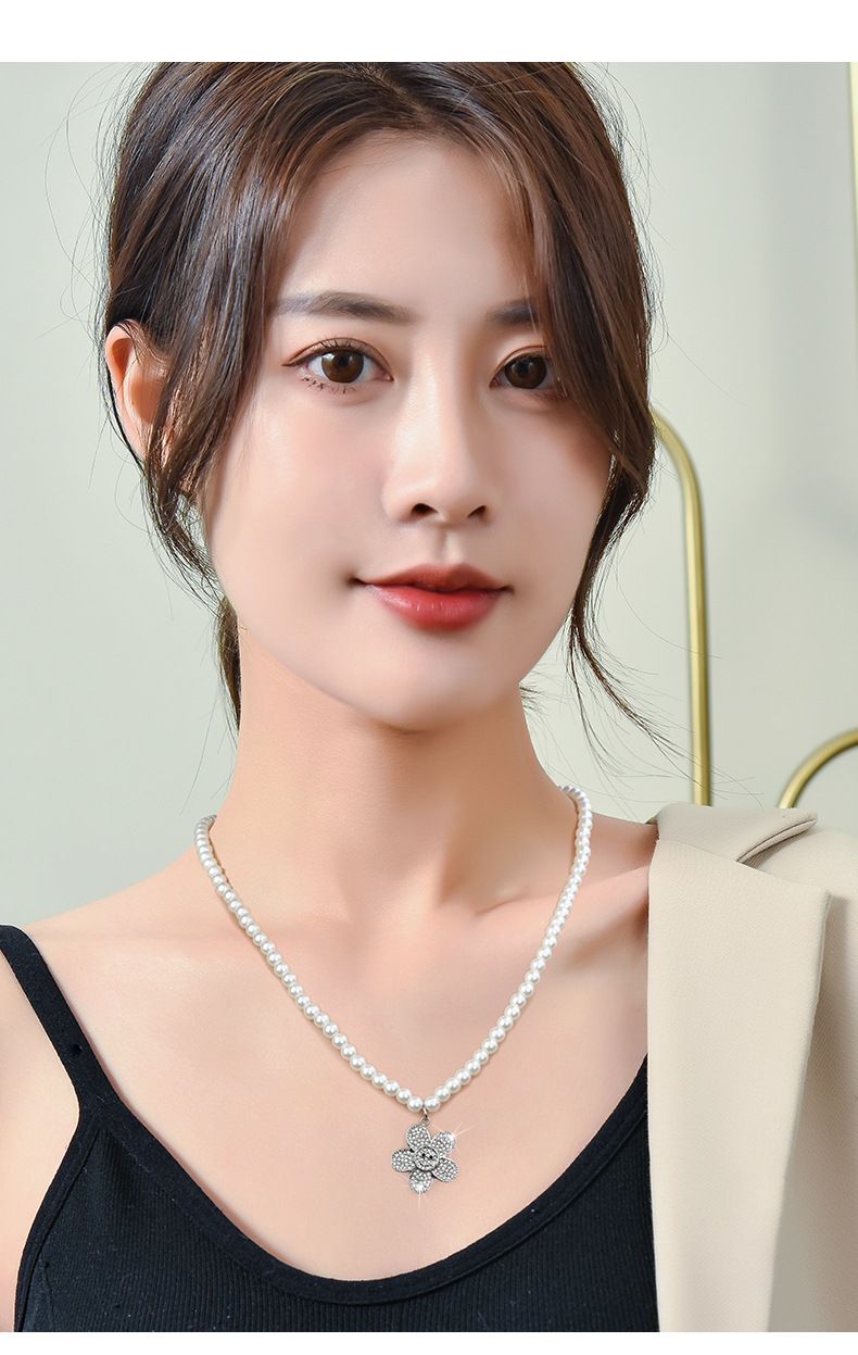 Collier marguerite haut de gamme et à la mode avec chaîne de clavicule de célébrité comme accessoire féminin_voghion.com