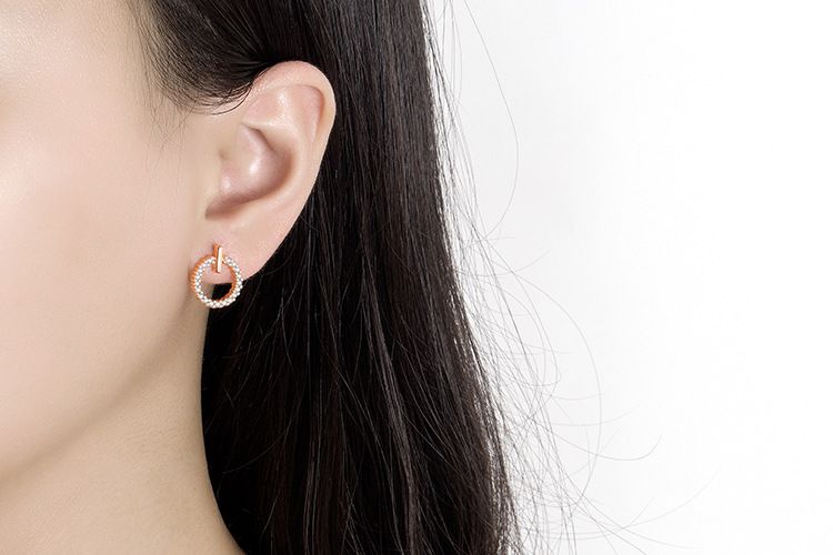 Orecchini per donna personalità semplice orecchini circolari versatili stile freddo orecchini piccoli antiallergici_voghion.com