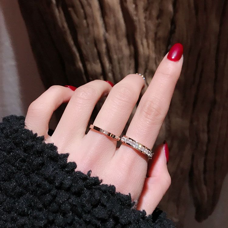 Acciaio al titanio resistente allo sbiadimento per il design di nicchia Instagram femminile, anello per indice semplice, anello di coppia fresco e personalizzato_voghion.com