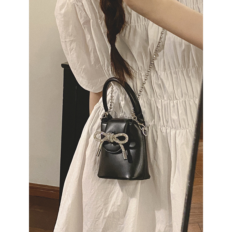Bolsa de mão Sweet Bow para mulheres 2023 Nova versão coreana Bolsa transversal versátil com corrente Bolsa de noite_voghion.com