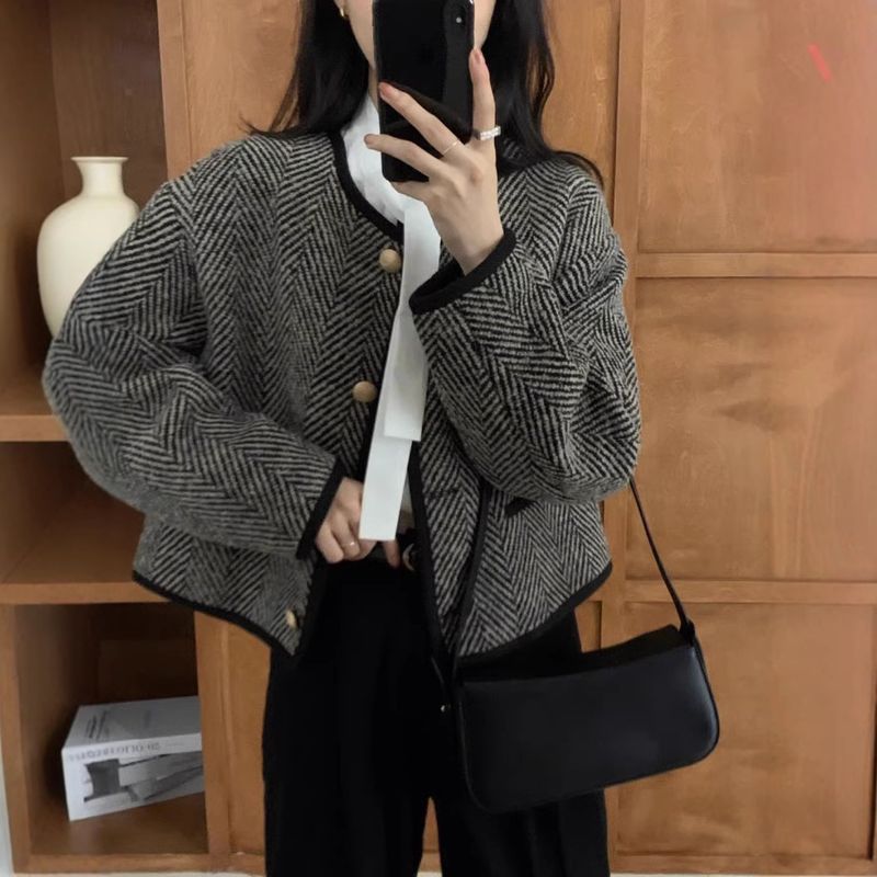 Cardigan corto in tweed stile francese da donna, primavera 2025_voghion.com