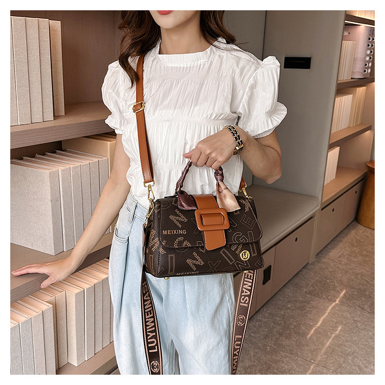2023 neue Heiße Verkauf frauen Tasche Mode Druck Temperament Schal Mode Vielseitig Breiten Schulter Gurt Handtasche_voghion.com