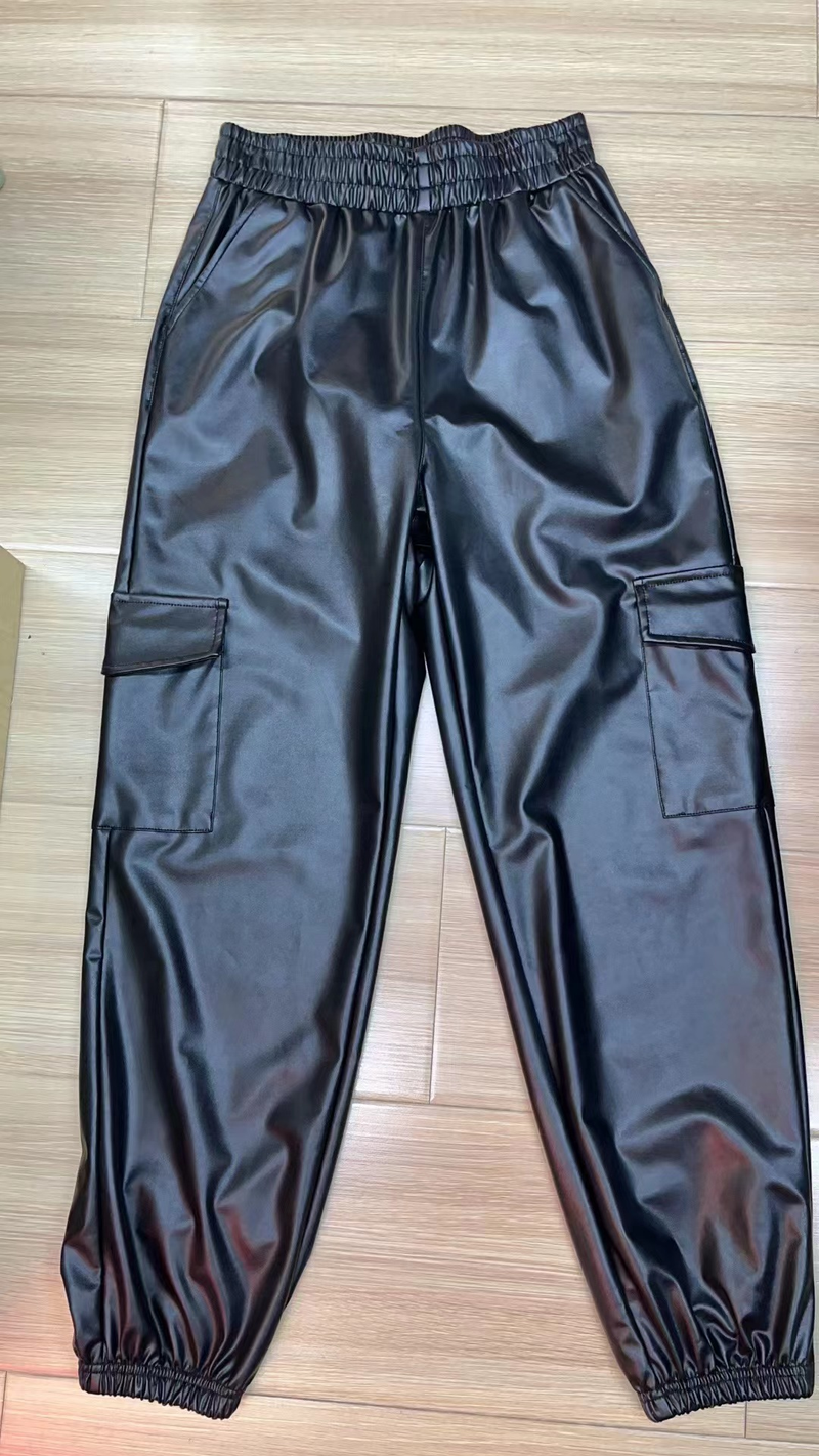 Mono de PU para mujer con pies de paquete de viento pantalones de cuero sueltos pantalones básicos y2k_voghion.com