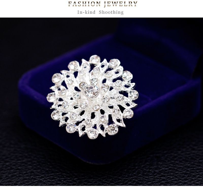 Kleine Diamant-Herz-Hohlkorsage für Frauen Kragenclip Kragenkette Kragennadel Brosche Großhandel Spot Versorgung_voghion.com