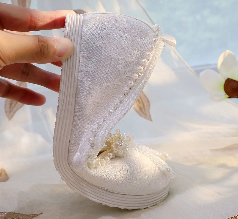 Damenschuhe für den Sommer, neuer Stil, antiker Stil, passende antike Kostüme, bestickte Damenschuhe, Schuhe mit erhöhter Quaste_voghion.com