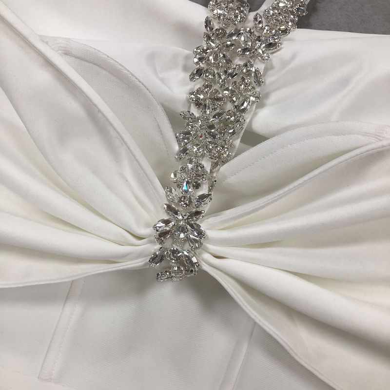 Robe de soirée élégante à dos nu et diamants noirs pour femme - Robe longue moulante à encolure haute_voghion.com