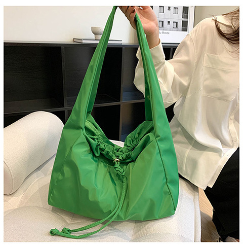 2023 nuova vendita calda moda donna semplice ascella borsa casual borsa di tela in nylon borsa tote versatile di grande capacità_voghion.com