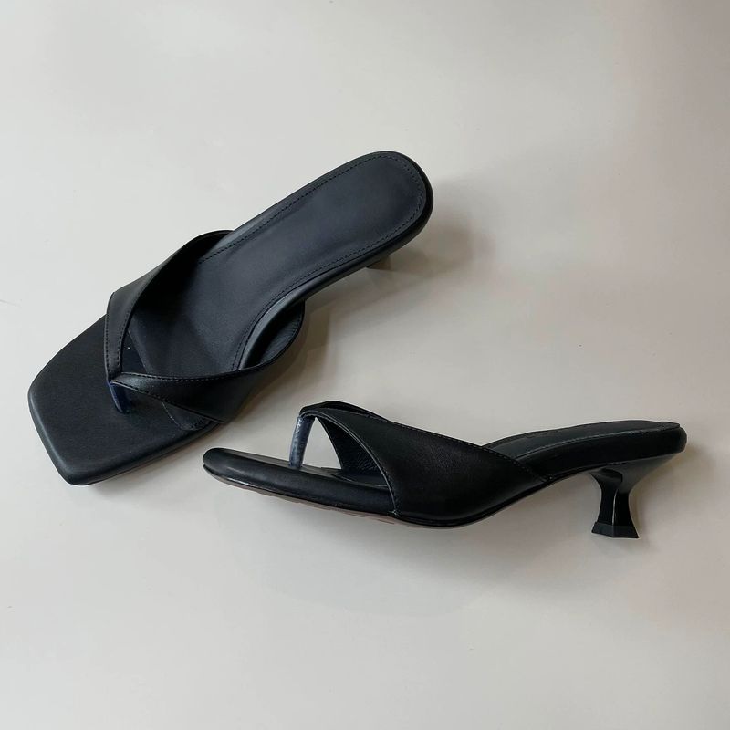 Schaffell-Version ~ Echtleder Französische Quadratische Zehen-Clip-Toe für Frauen, Outdoor-Bekleidung, 2025 Sommer-Katzen-Sandalen mit mittlerem Absatz_voghion.com