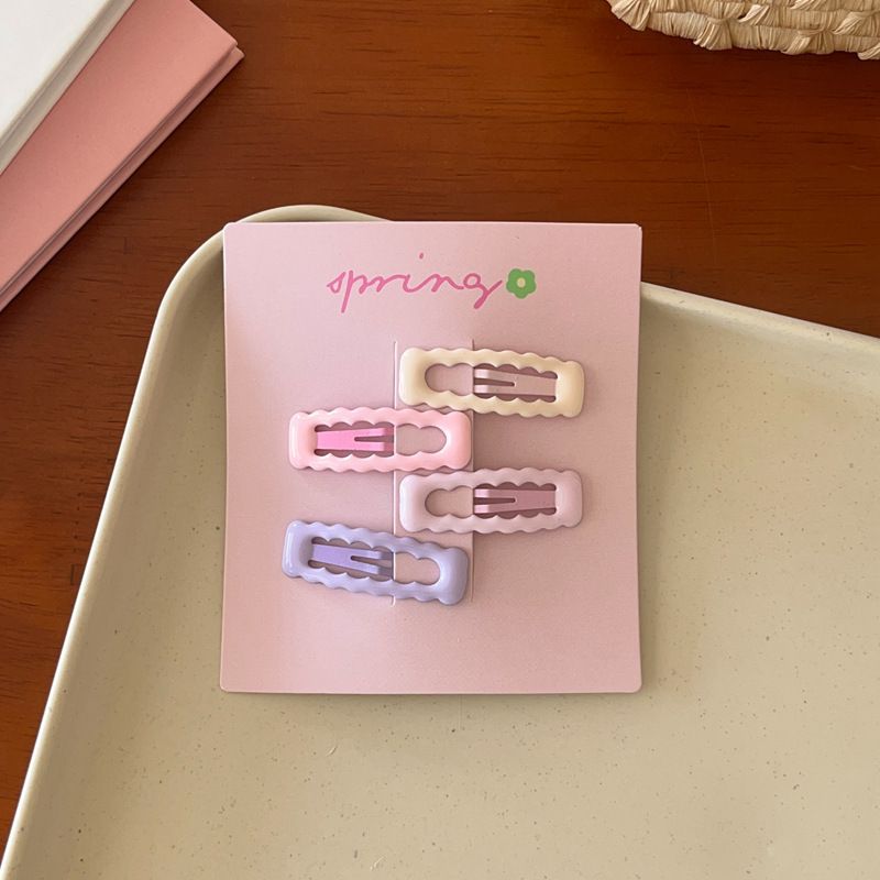 Nuovo set da 4 pezzi di accessori per capelli con frangia a forma di cuore, stella, fiocco e orsetto, in crema e rosa, 2025_voghion.com