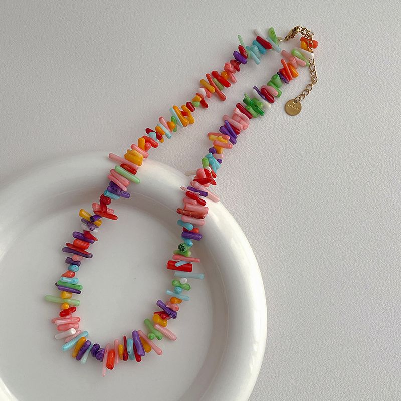 Design minimalista, colar de coral estilo barroco, férias femininas no Instagram, estilo praiano, corrente versátil para clavícula_voghion.com
