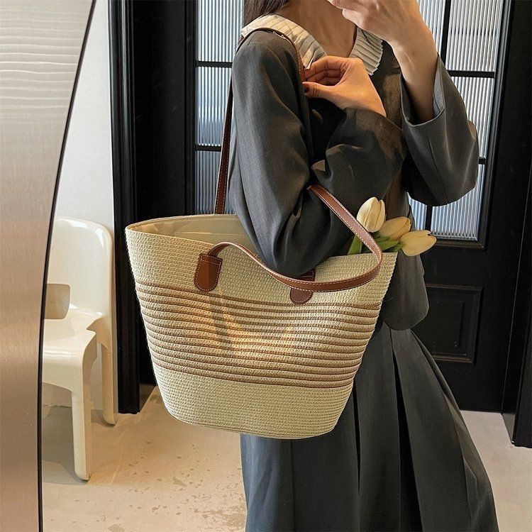 Borsa a tracolla versatile da donna, stile casual estivo, con tracolla a righe nere, stile spiaggia, 2025_voghion.com