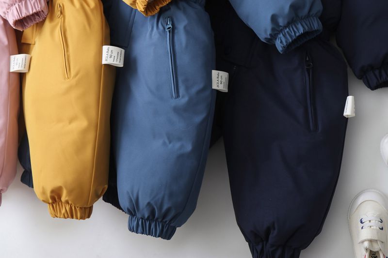 Farblich abgesetzter, fleecegefütterter Schneeanzug mit Kapuze für Kleinkinder – Winter-Thermo-Einteiler mit Reißverschluss, weiches Polyester, Unisex (80–120 cm)_voghion.com