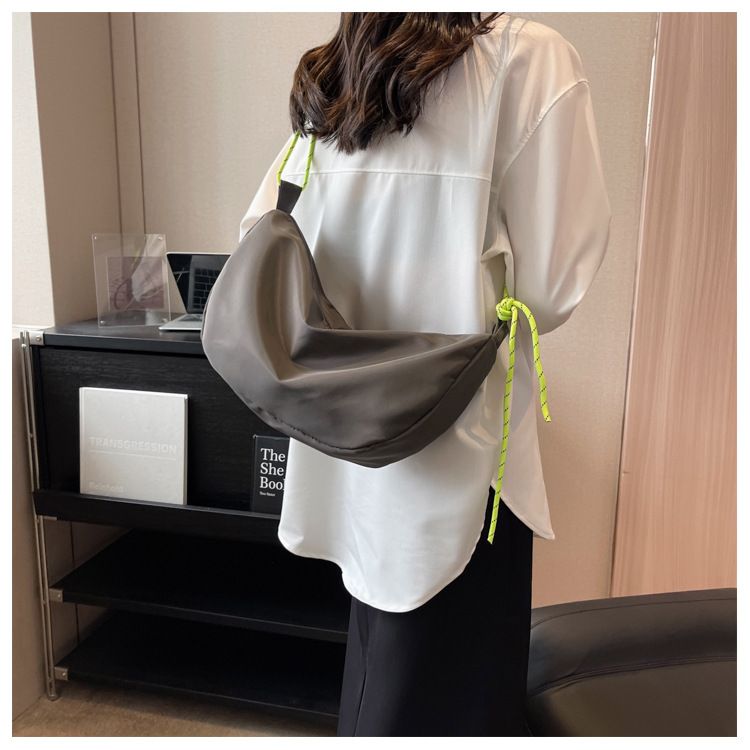 Geantă de umăr din nailon nou, culoare solidă, Hobos, casual, capacitate mare, Dional B, modă versatil pentru femei_voghion.com