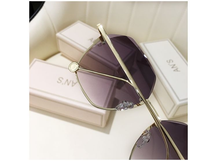 Occhiali da sole da donna Color 2025 con protezione UV senza montatura sfumata per un viso snello_voghion.com