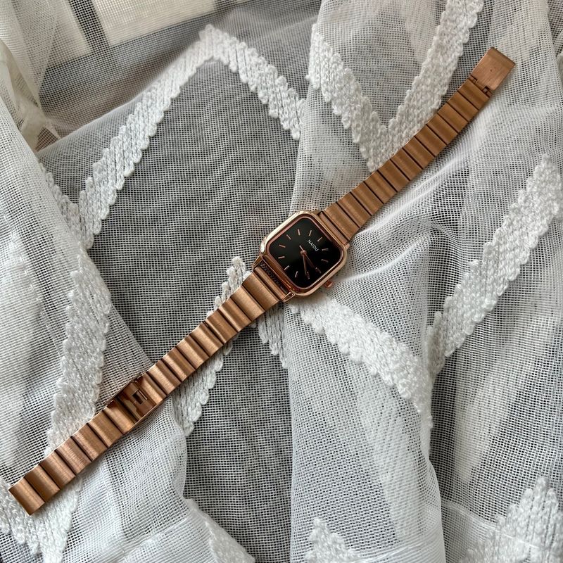Square alloy steel belt track quartz watch, fashionable casual style, live streaming and drainage style watch_voghion.com