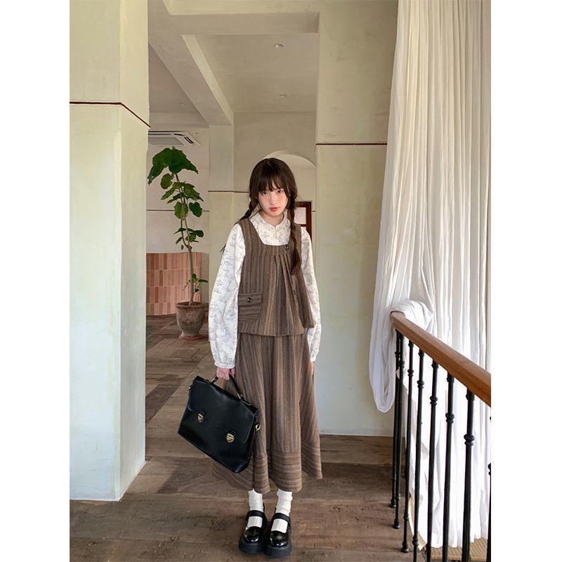 2024 New Coffee Color Striped Autumn Layered Niche Women's Vest Half Skirt Matching Two-Piece Woolen Suit_voghion.com