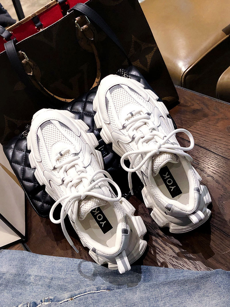2023 Nouveau printemps et été Daddy Shoes Surface en maille pour femmes Augmentation du cuir fond épais léger all-match chaussures blanches fines respirantes_voghion.com