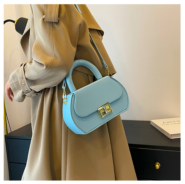 Sac à bandoulière simple et rigide pour femmes, couleur unie, sens avancé, simple, à coque rigide, portable, à la mode, automne et hiver_voghion.com
