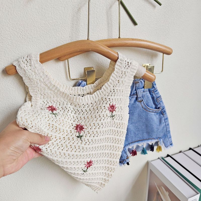 Ropa para niños Traje de verano para niñas Moda para bebés Personalidad para niños Chaleco de punto con flores de moda Tirantes Borla Pantalones cortos de mezclilla_voghion.com