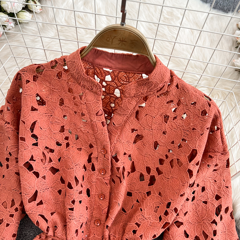 Conjunto feminino de duas peças com camisa curta e manga lanterna, cintura alta e saia justa em A_voghion.com