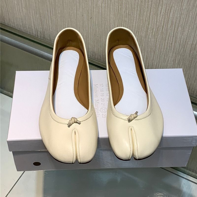 The Channel Products Are Very Comfortable. Tabi Split Toe Bottomed Shallow Mouth Casual Single Flat Heels, Pig's Feet_voghion.com