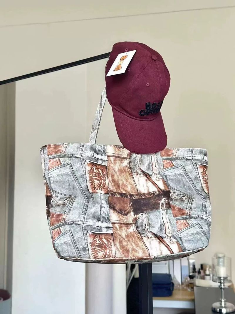 Borsa a tracolla in serigrafia stampata in denim CHARHP&KEJNT, stile di nicchia e alternativo_voghion.com