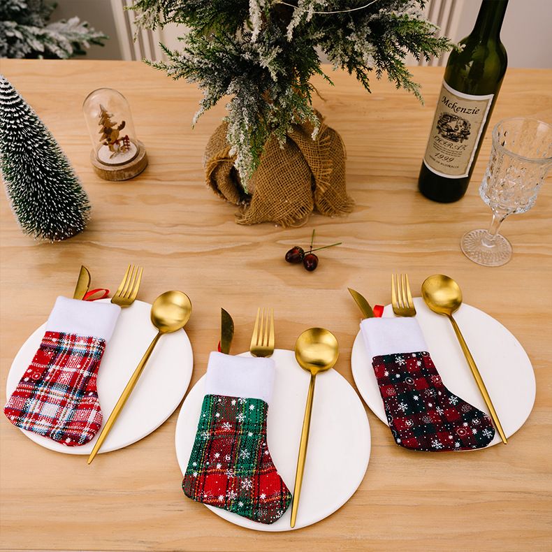 Juego de cuchillo y tenedor con copos de nieve y decoración navideña Calcetines pequeños navideños Bolsa de regalo con calcetines navideños pequeños_voghion.com