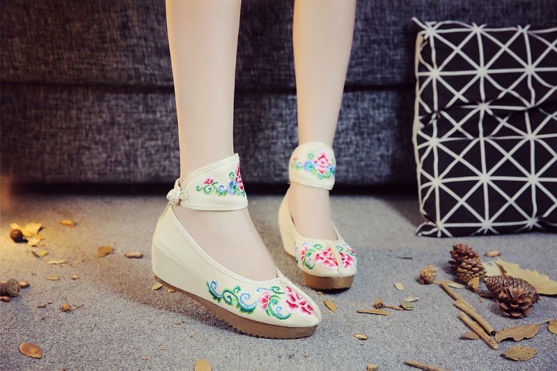 Tacchi alti, scarpe da ballo singole in tessuto ricamato con tacco inclinato all'interno, scarpe da donna primaverili e autunnali, stile etnico_voghion.com