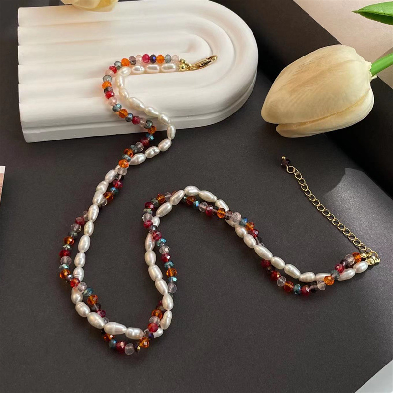 Collana estiva di perle d'acqua dolce naturali intrecciate a mano color dopamina con perline a doppio strato con catena a collo intrecciato e catena a clavicola_voghion.com