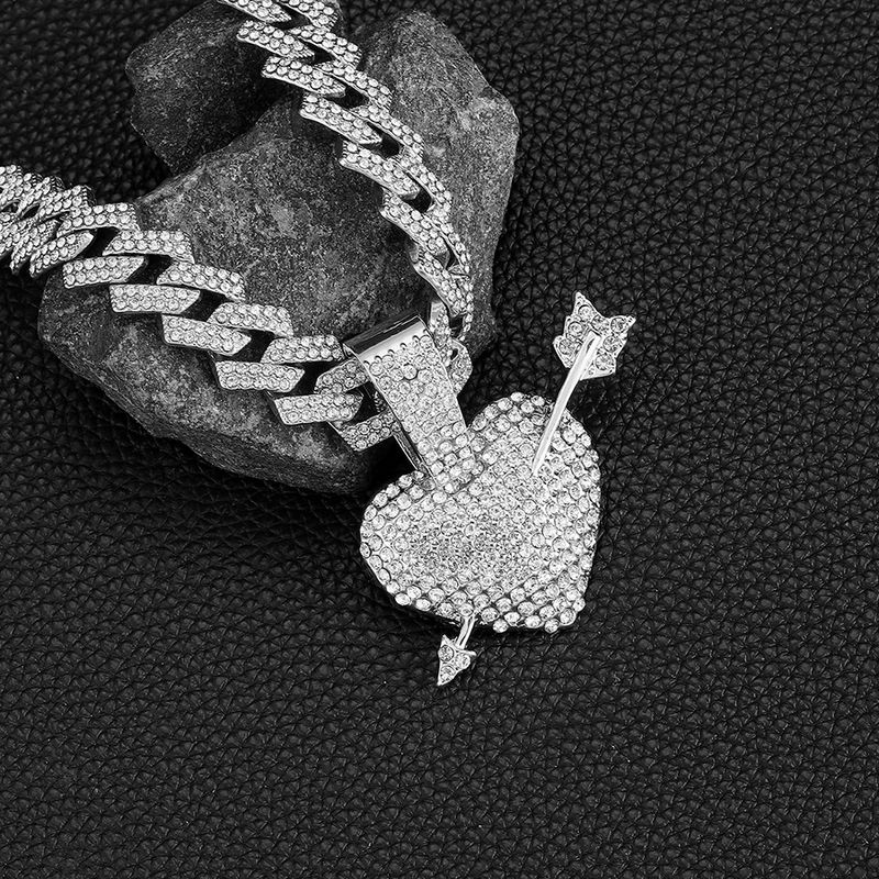 New Personalized One Arrow Piercing Pendant Heart-shaped Full Fashionable Street Hip-hop Diamond Cuban Necklace_voghion.com