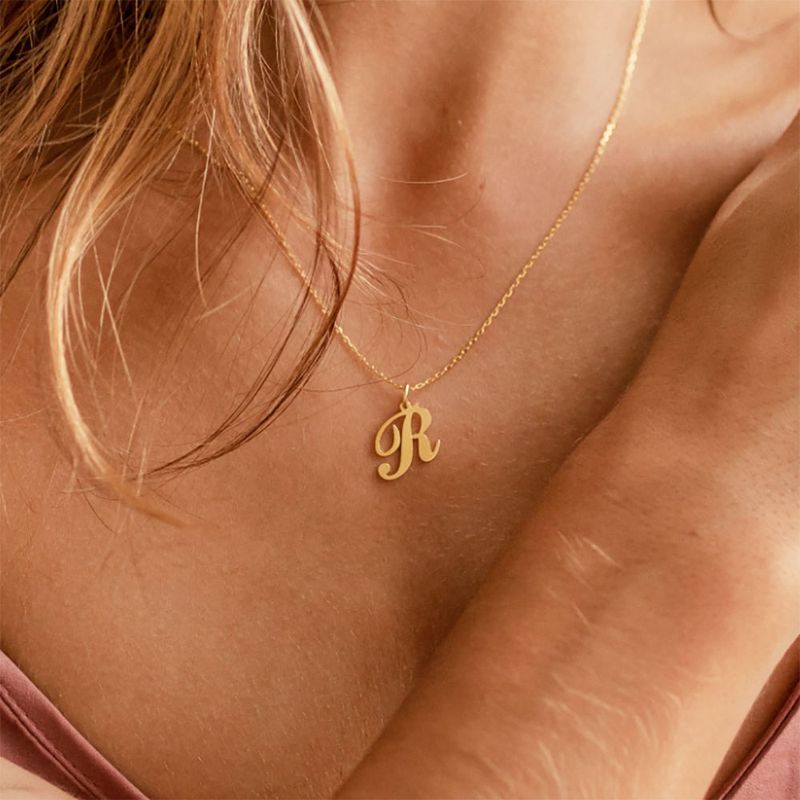 2025 Nieuwe aankomsten Dainty Letter kettingen voor vrouwen Goudkleurige minimalistische roestvrijstalen initial ketting Femme bruiloft sieraden cadeau_voghion.com