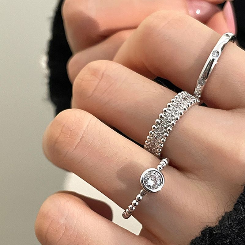 2023 nouvelle conception de niche de luxe légère bague empilable en strass tempérament mode personnalité index bague_voghion.com