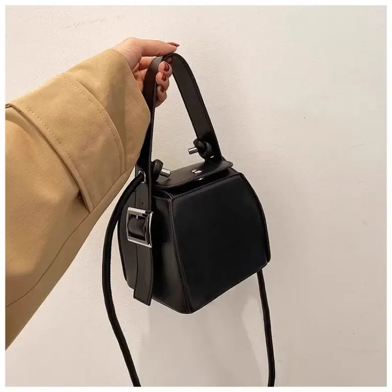 Free Shipping Designer High-end Handbag 2025 New Versatile Niche Design Box Small Square Stylish Crossbody Bag For Women_voghion.com
